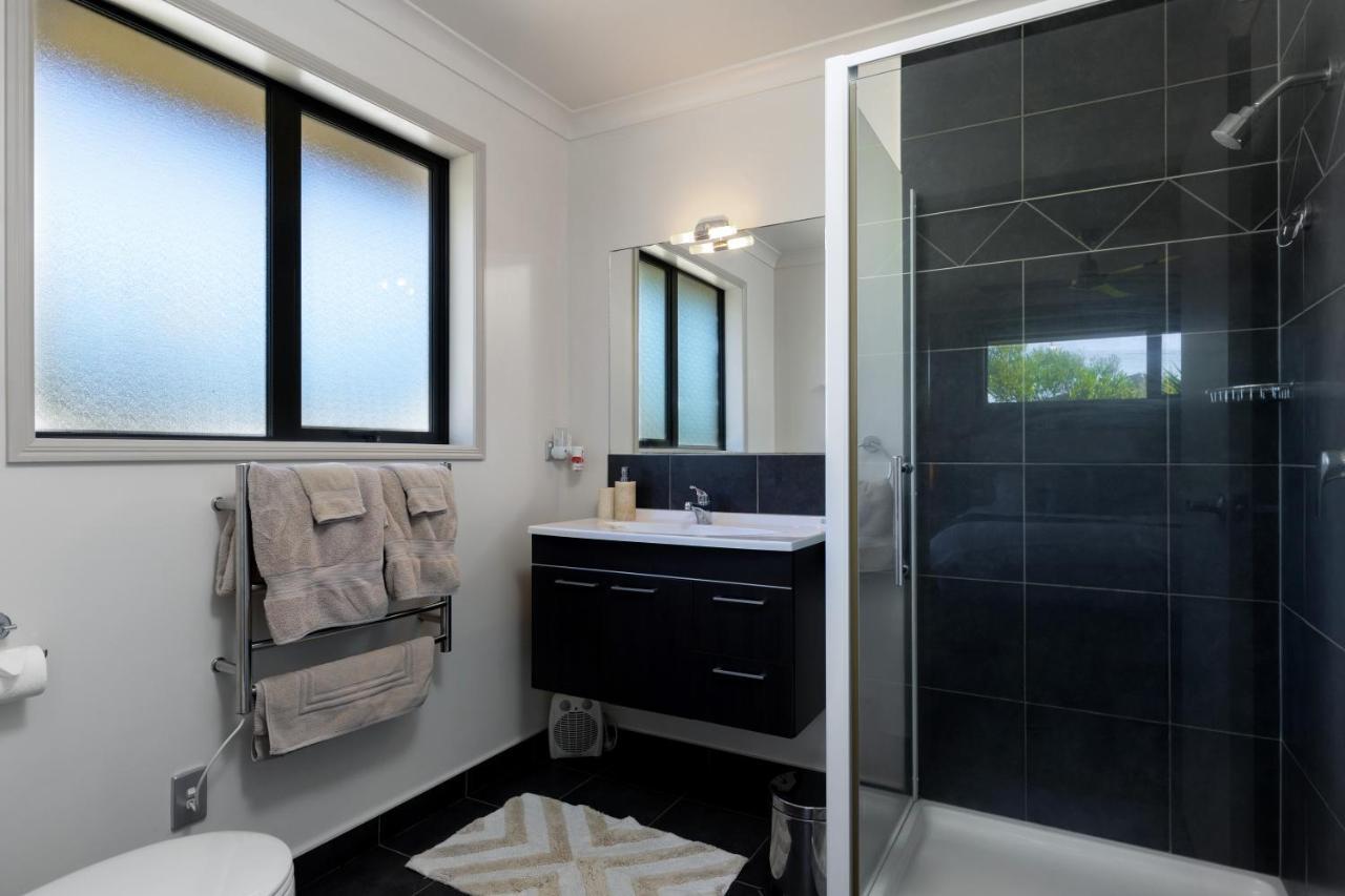 Ocean View Beachfront Apartment ブレナム エクステリア 写真