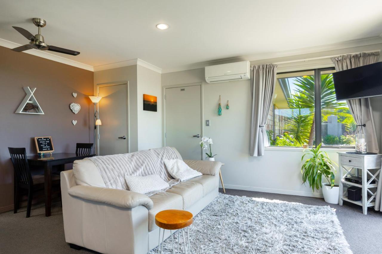 Ocean View Beachfront Apartment ブレナム エクステリア 写真